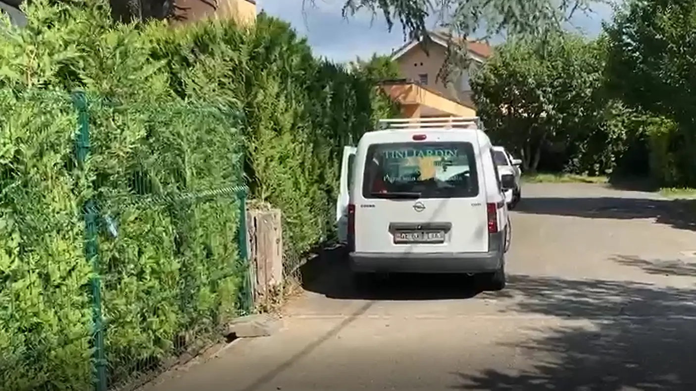 Véhicule TINI Jardin lors d'une intervention dans un quartier genevois